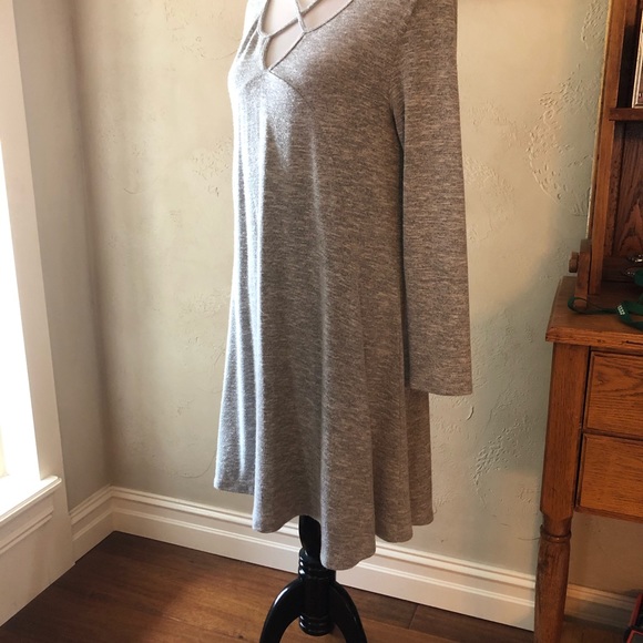 Pretty Gray Dress - Picture 3 of 6